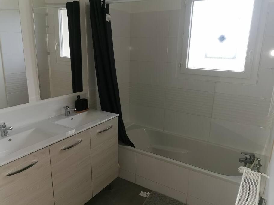 Jolie Maison Entiere Avec 3 Chambres Centre Ville Saint-André-de-Cubzac Eksteriør billede